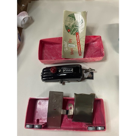 Vintage White Magic Key Buttonholer w/ Bakelite Box W654321N Black - Picture 3 of 4